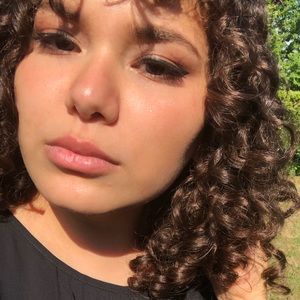 Meet your Posher, Amalia